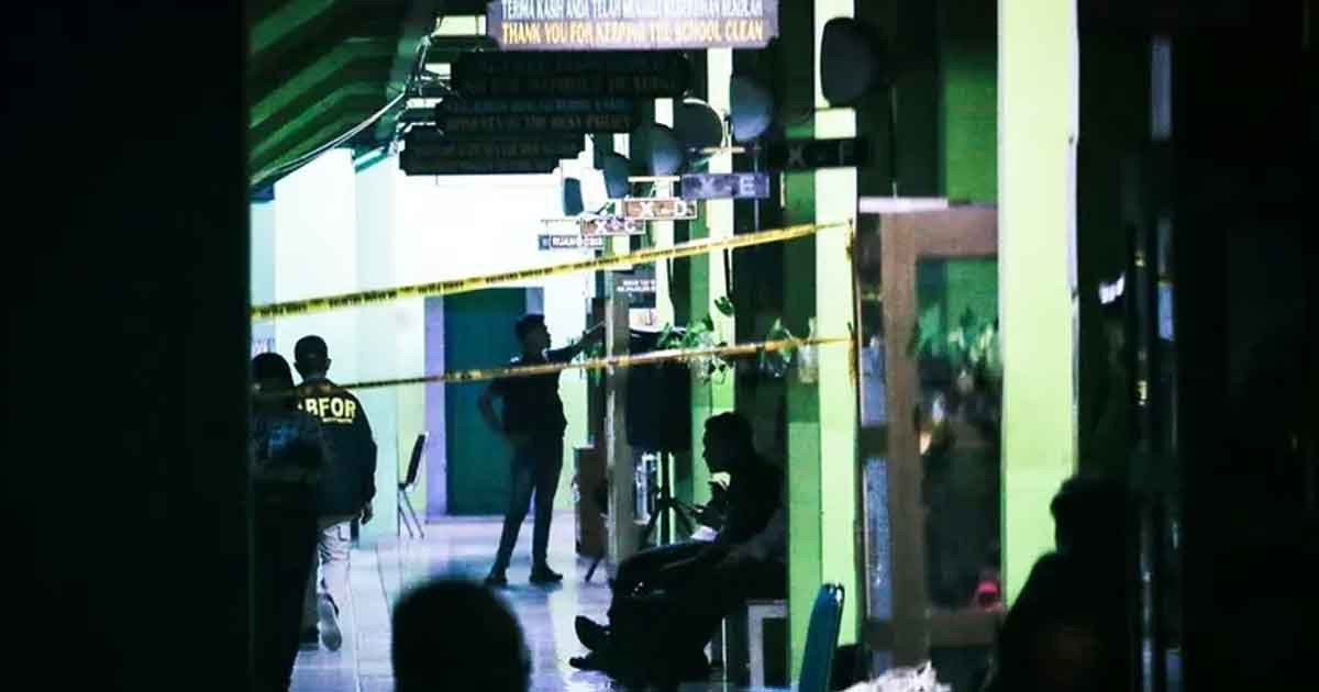 জাকার্তায় মসজিদে হঠাৎ ভয়াবহ বিস্ফোরণে শতাধিক আহত