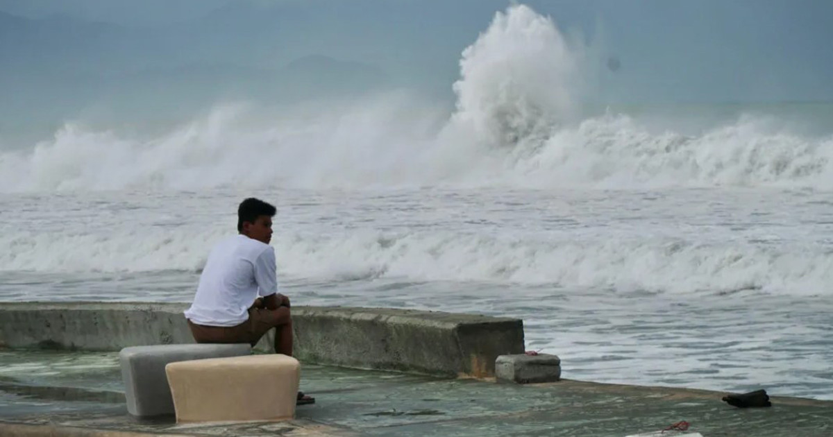 ধেয়ে আসছে সুপার টাইফুন ফাং-ওয়ং, বাতিল হলো শত শত ফ্লাইট