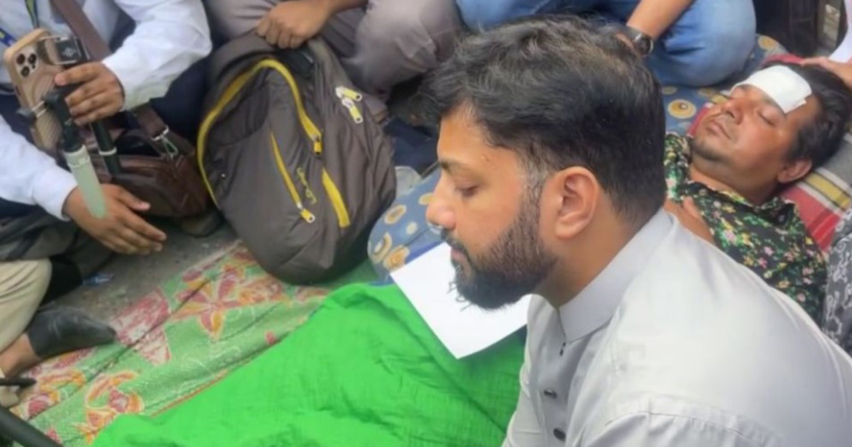 ১২৫ ঘণ্টার অনশনে অসুস্থ তারেক রহমান, কাছে ছুটে গেলেন ইশরাক