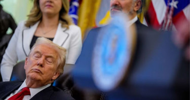 ঘুমন্ত ট্রাম্পের ছবি ভাইরাল, হোয়াইট হাউজ বলছে প্রেসিডেন্ট ঘুমাননি