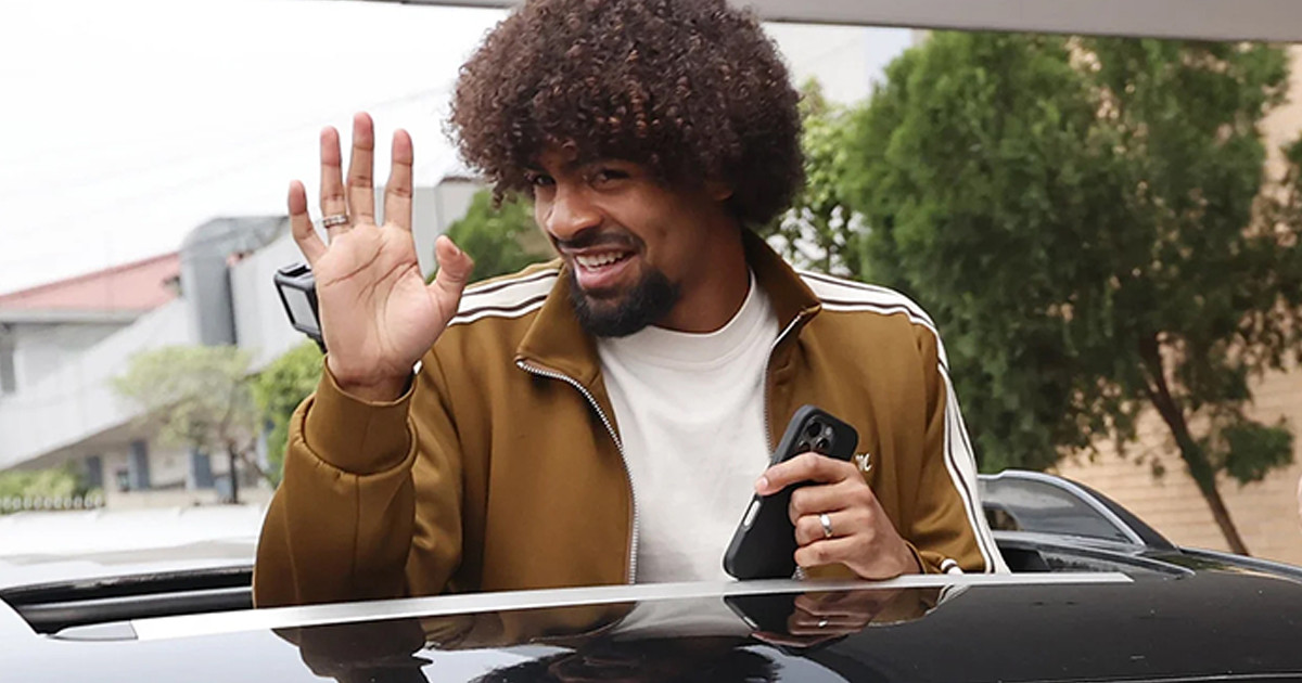 ফ্লাইট মিস: ৫ ঘণ্টা দেরিতে দেশে ফিরছেন হামজা