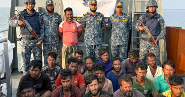 বঙ্গোপসাগরে ট্রলারসহ ২৪ জেলেকে উদ্ধার করলো নৌবাহিনী