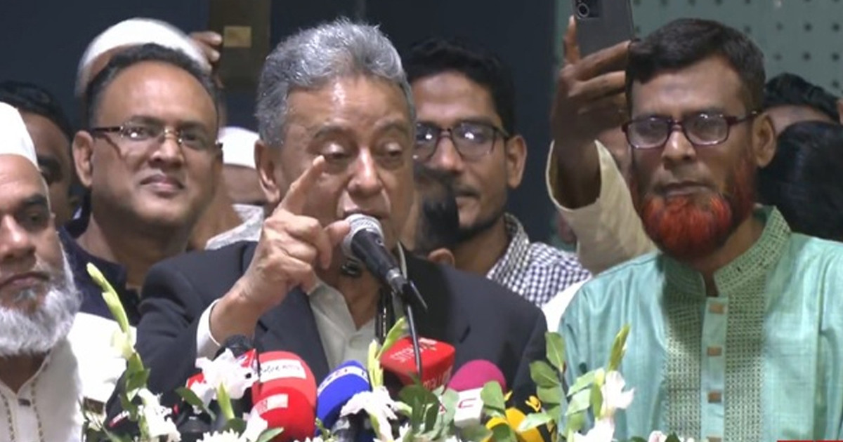 হাসিনার মতো অন্তর্বর্তী সরকার সিদ্ধান্ত চাপিয়ে দেওয়ার চেষ্টা করছে: আমীর খসরু