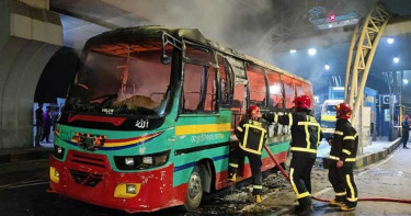 মধ্যরাতে রাজধানীতে ৩ বাসে আগুন