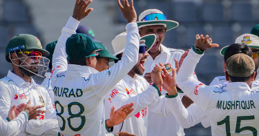 প্রথম দিন শেষে চালকের আসনে টাইগাররা