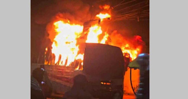 রাজধানীতে আবারও বাসে আগুন