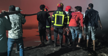 রাজবাড়ীতে অরিয়েন্ট জুট মিলে ভয়াবহ অগ্নিকাণ্ড, নিয়ন্ত্রণে ফায়ার সার্ভিসের ৫ ইউনিট