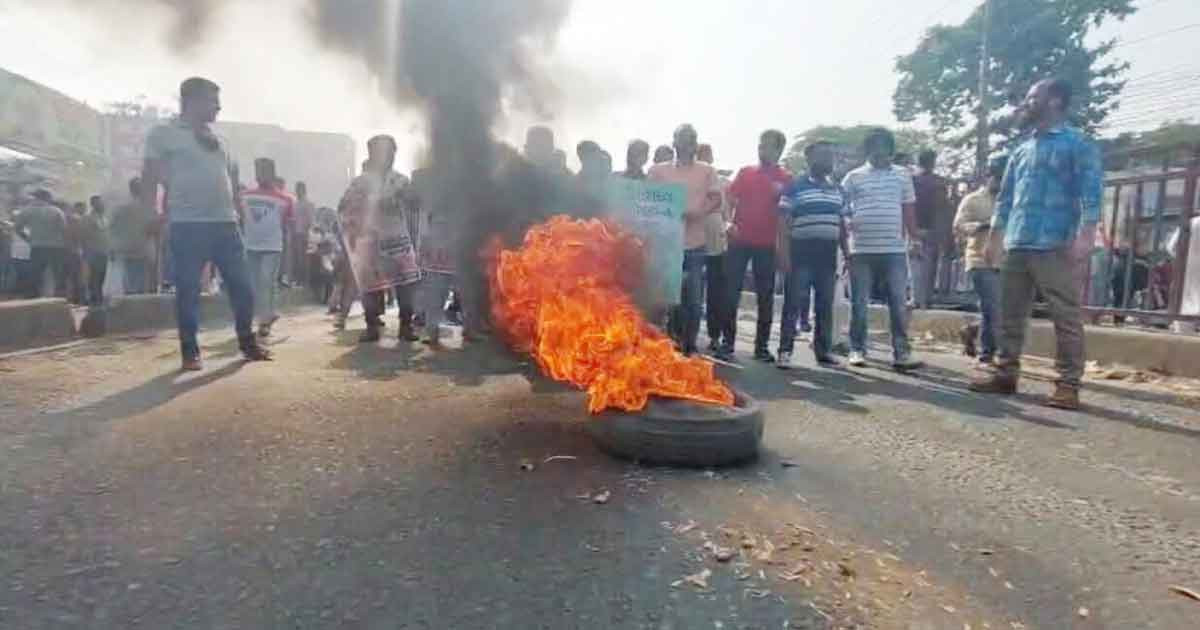 গাজীপুর-৬ আসন পুনর্বহালের দাবিতে ঢাকা-ময়মনসিংহ মহাসড়ক অবরোধ