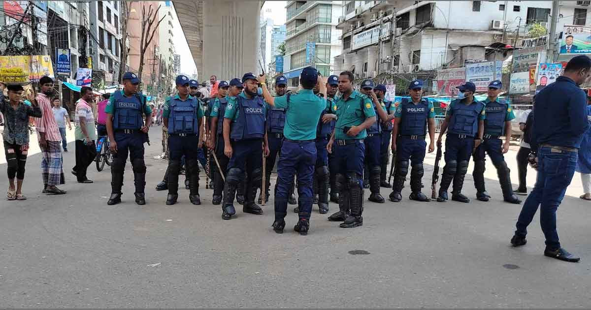 নিরাপত্তার চাদরে রাজধানী, মোড়ে মোড়ে চলছে তল্লাশি