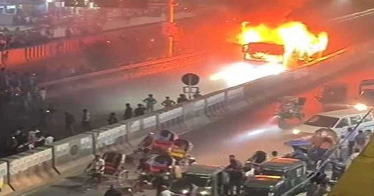 এবার ঢাকায় আরও এক বাসে আগুন