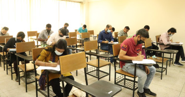 বিভিন্ন বেসরকারি বিশ্ববিদ্যালয়ে সশরীরে ক্লাস স্থগিত: চলবে অনলাইনে, বাস চলাচল বন্ধ