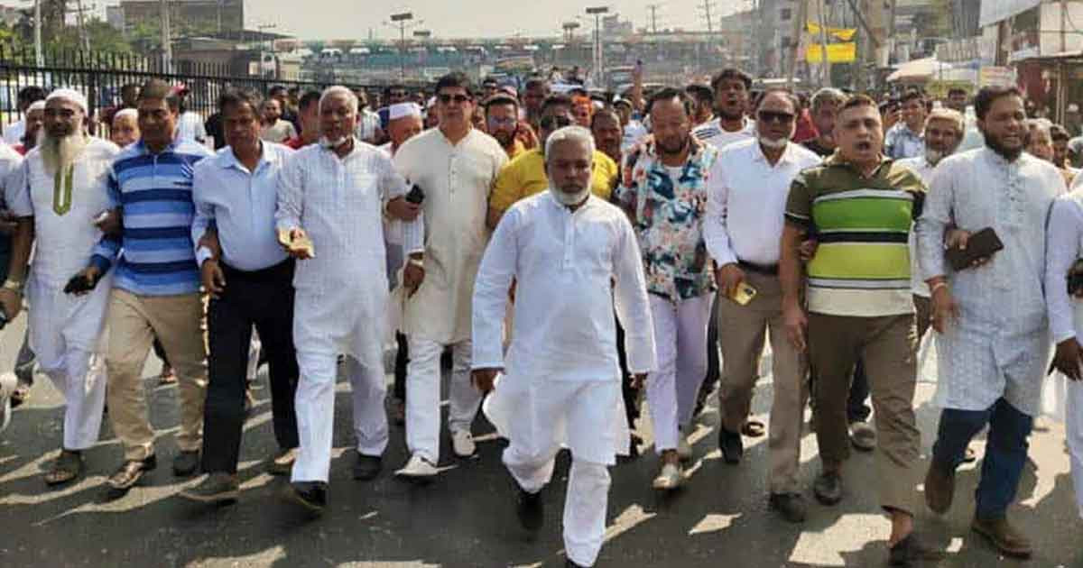 ঢাকা-চট্টগ্রাম মহাসড়কে দিনভর আজহারুল ইসলামের অবস্থান কর্মসূচি