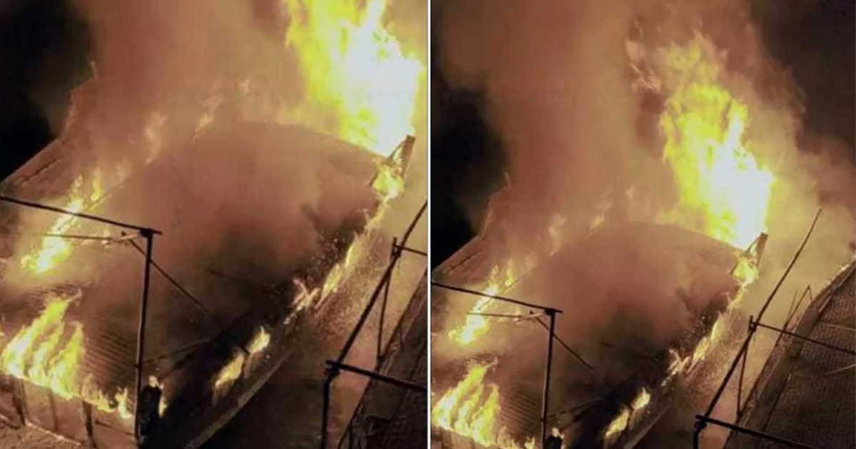 যাত্রীবাহী ট্রলারে আগুন