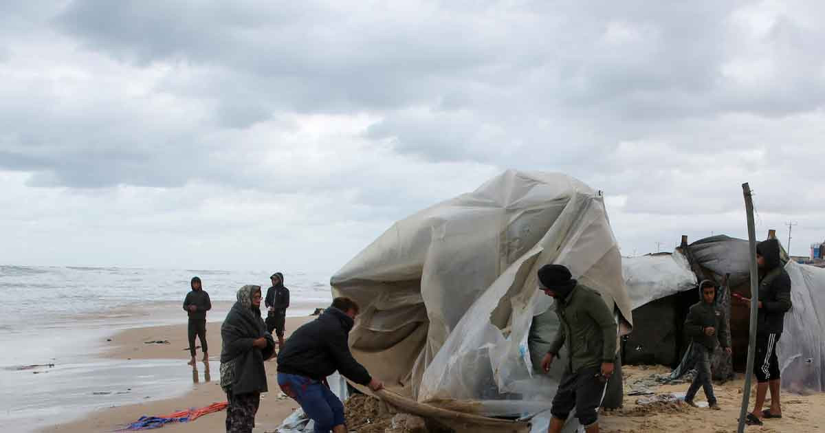 গাজায় ধেয়ে আসছে প্রবল ঝড়, ঝুঁকিতে লাখো বাস্তুচ্যুত ফিলিস্তিনি