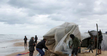 গাজায় ধেয়ে আসছে প্রবল ঝড়, ঝুঁকিতে লাখো বাস্তুচ্যুত ফিলিস্তিনি