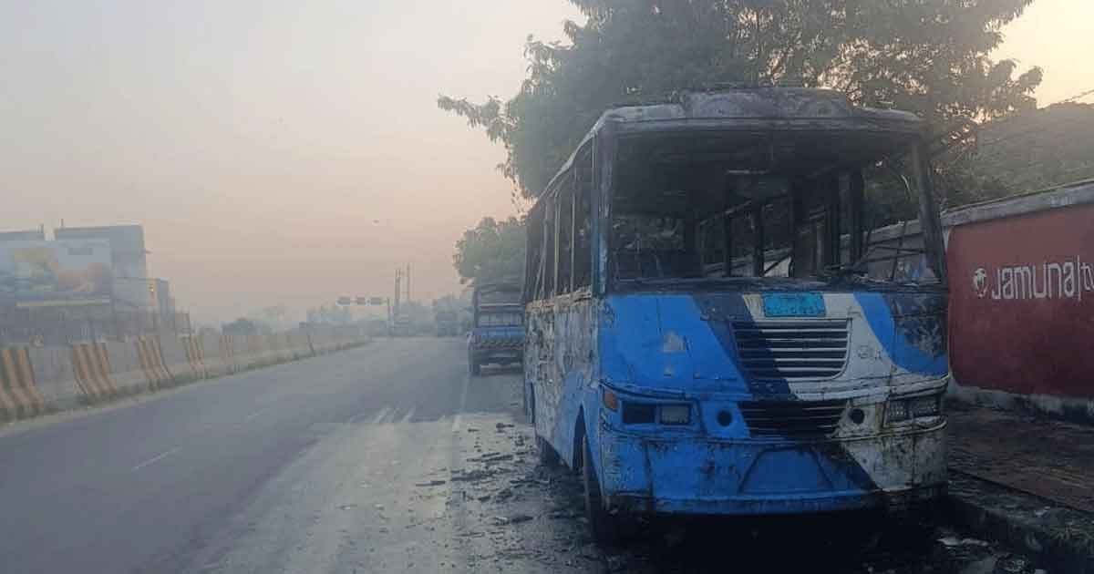 ঢাকা-চট্টগ্রাম মহাসড়কে বাসে আগুন