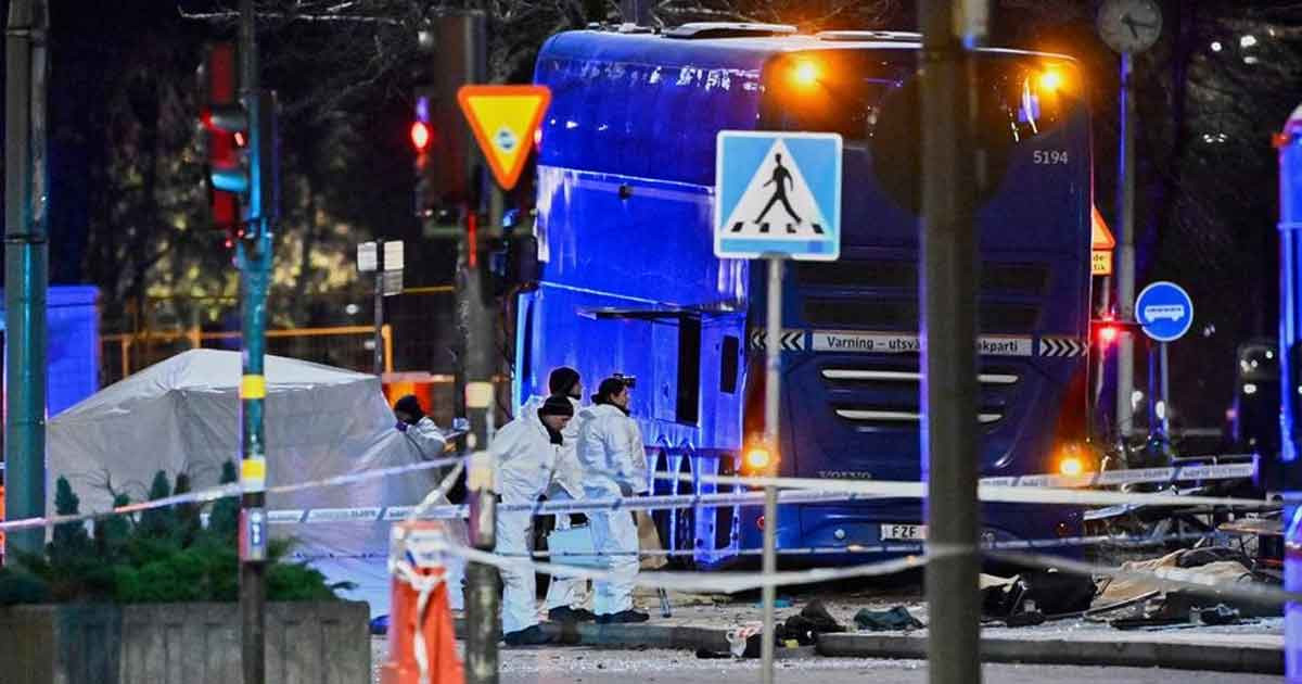সুইডেনে ডাবল ডেকার বাস দুর্ঘটনা, নিহত ৩