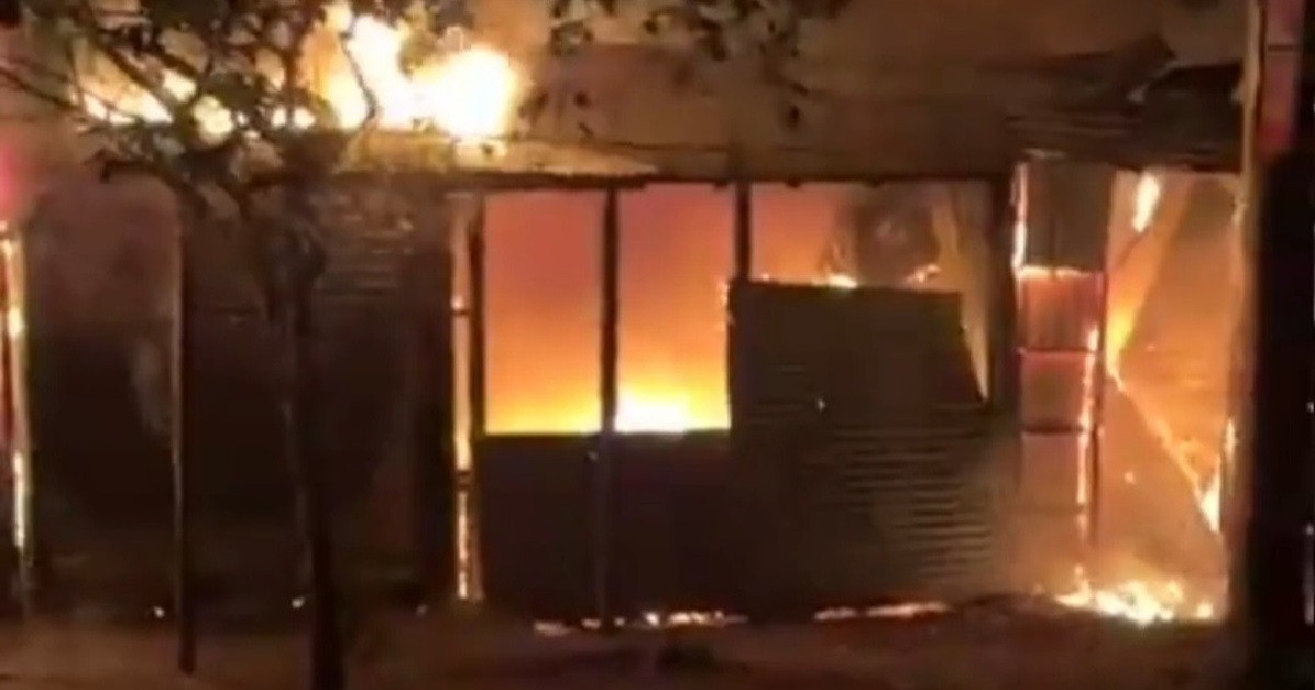 লক্ষ্মীপুরে আগুনে পুড়েছে ৬ দোকান