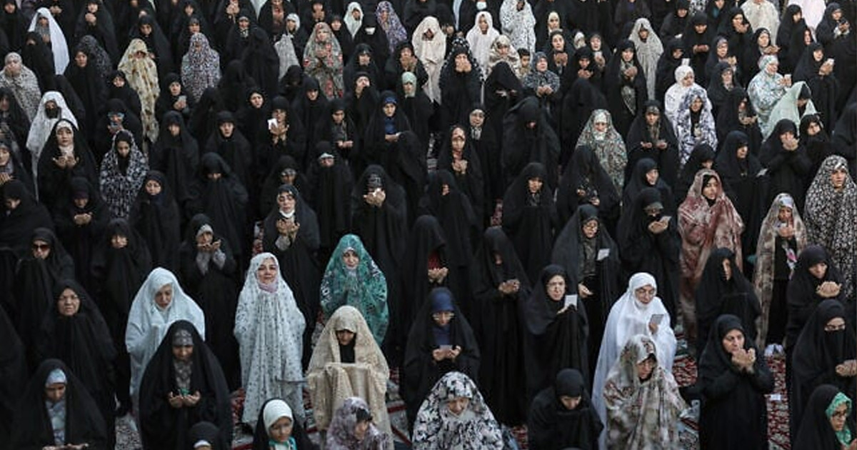 ছড়িয়ে পড়েছে আতঙ্ক, তেহরানে প্রার্থনা সমাবেশে লাখো মানুষ