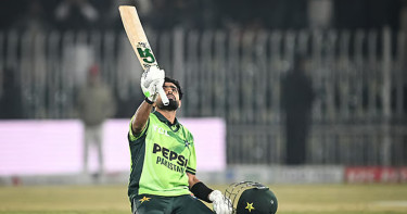 কী এক দীর্ঘ অপেক্ষা! অবশেষে ৮৩ ইনিংস ও ৮০৭ দিন পর সেঞ্চুরির দেখা পেলেন বাবর