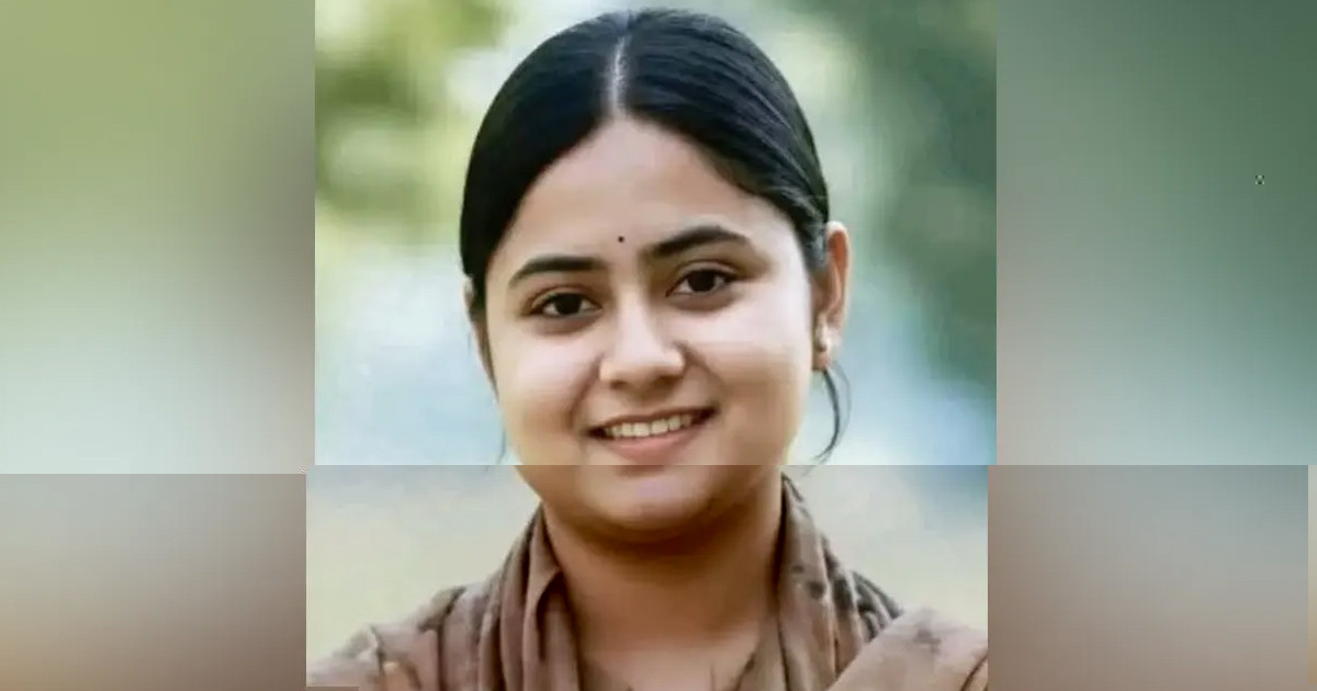 ‘খুঁইজেন না, বয়ফ্রেন্ডের সঙ্গে আছি’