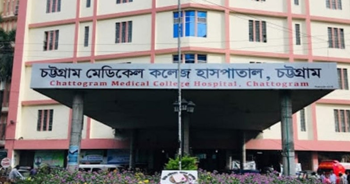 সীতাকুণ্ডে বাস-ট্রাকের মুখোমুখি সংঘর্ষে প্রাণ গেল ৪ জনের