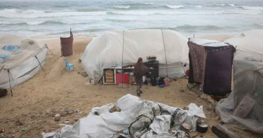 গাজায় ভারী বৃষ্টিতে বাস্তুচ্যুত ফিলিস্তিনিদের তাবু তলিয়ে গেছে