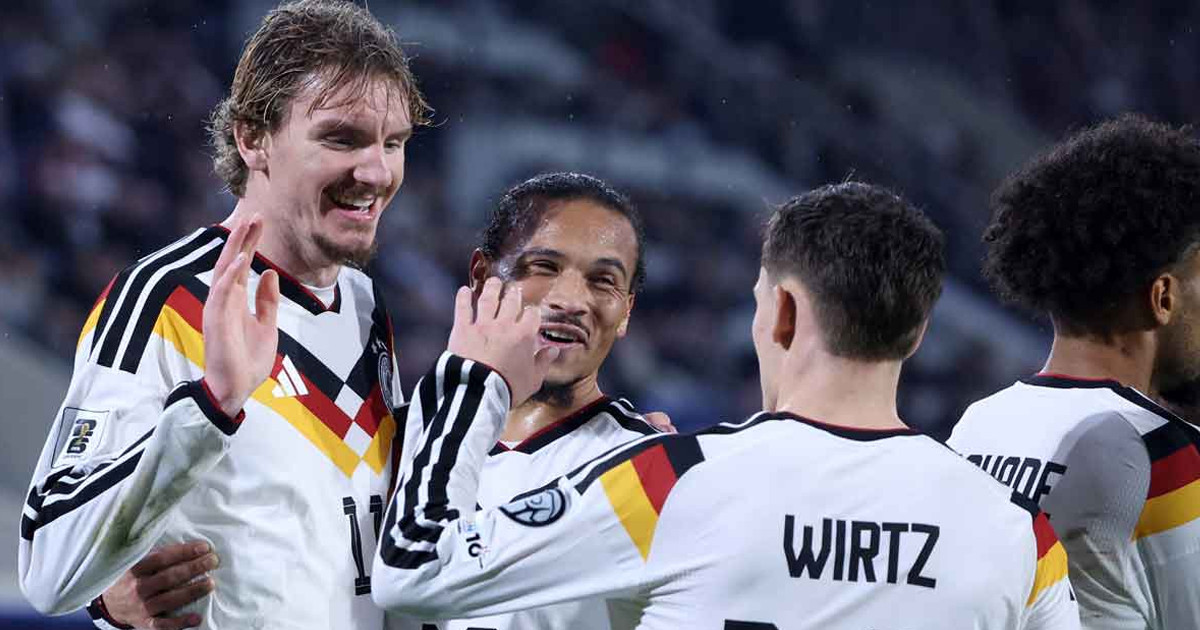 আজ সকাল থেকে মধ্যরাত পর্যন্ত খেলাপ্রেমীদের থাকতে হবে ব্যস্ত