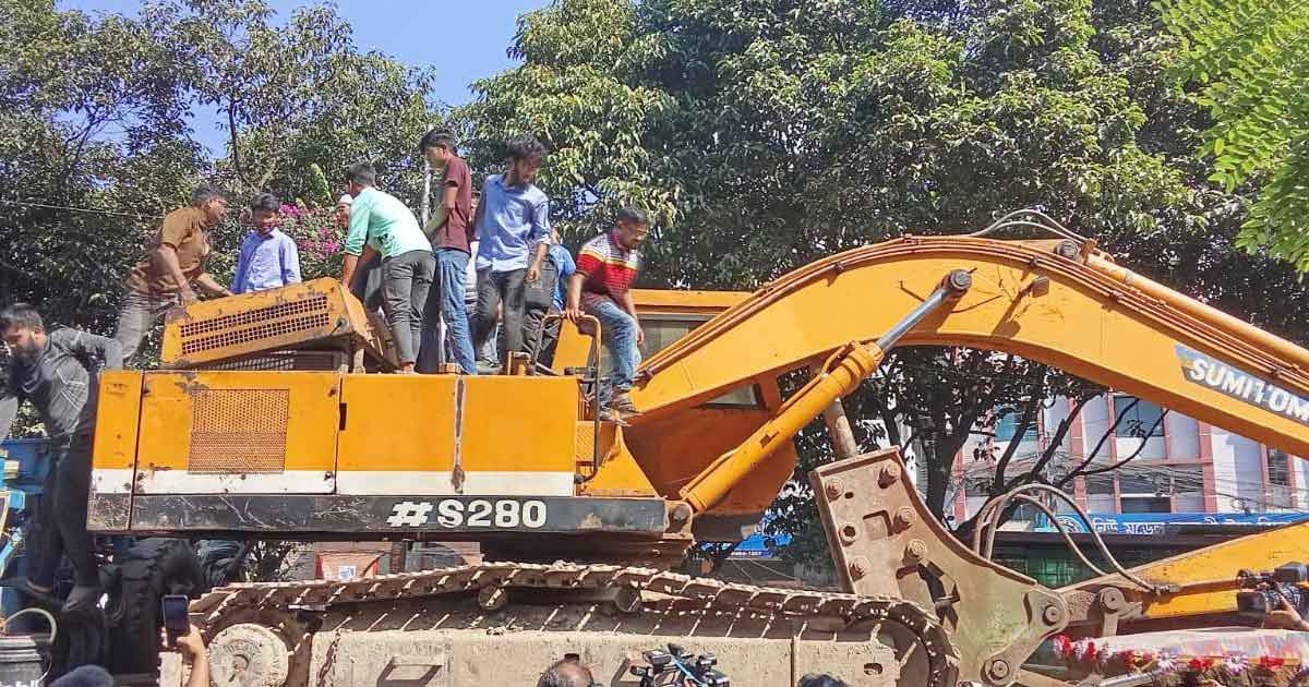 ‘আমরা এই বাড়িটি গুঁড়িয়ে দিতে চাই, এখানে হবে একটি উন্মুক্ত মাঠ’