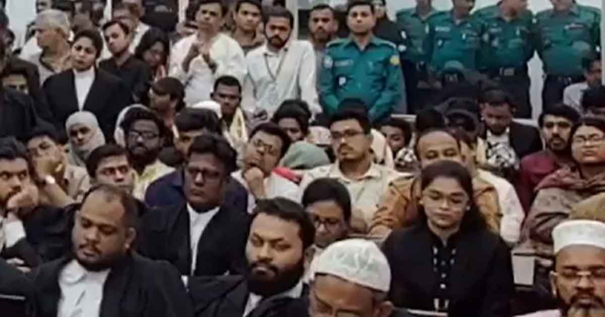 রায় শুনতে ট্রাইব্যুনালে একই কাতারে ছাত্রনেতারা