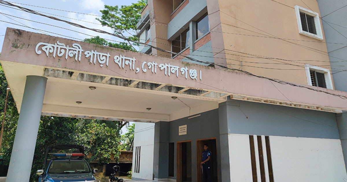 গোপালগঞ্জে থানায় বোমা হামলা, ৩ পুলিশ সদস্য আহত