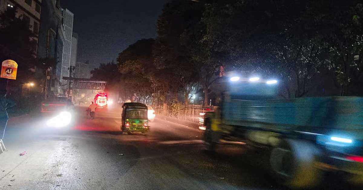 ধানমন্ডি ৩২ নম্বর-সংলগ্ন মিরপুর সড়কে যান চলাচল স্বাভাবিক