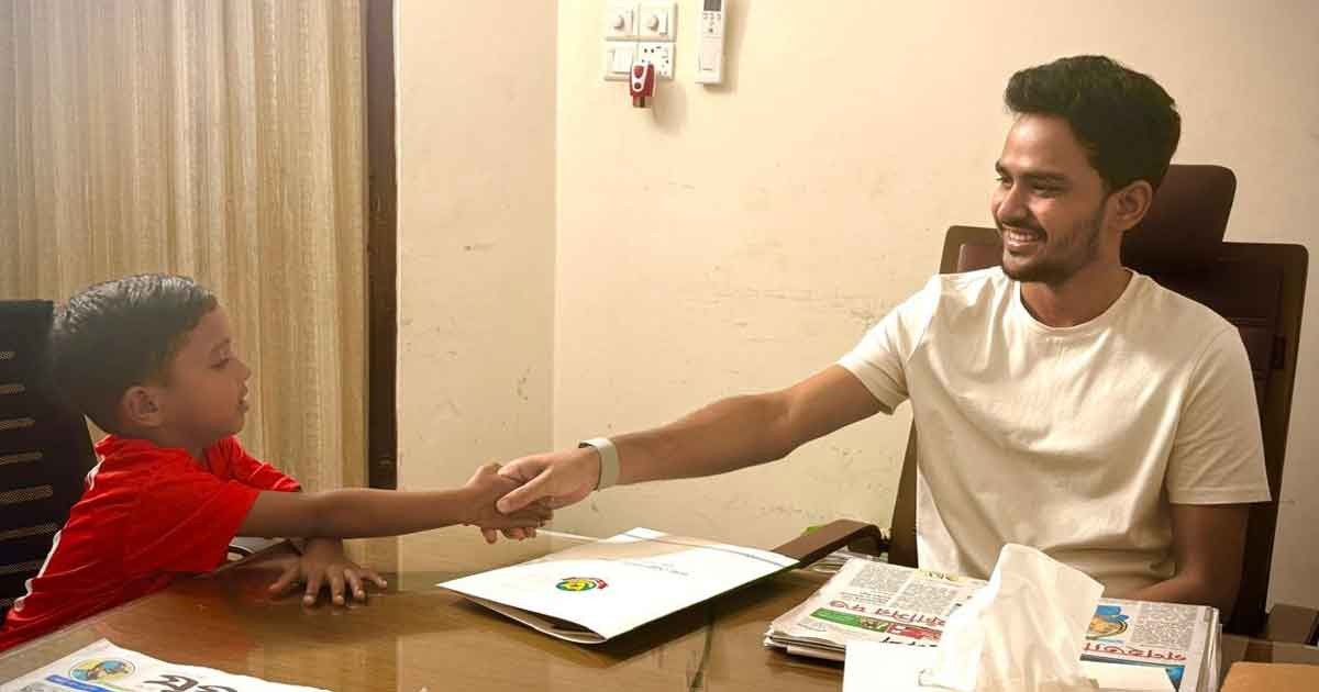 ৫ বছরের শিশুর ফুটবলশৈলী দেখে পাশে দাঁড়ালেন ক্রীড়া উপদেষ্টা