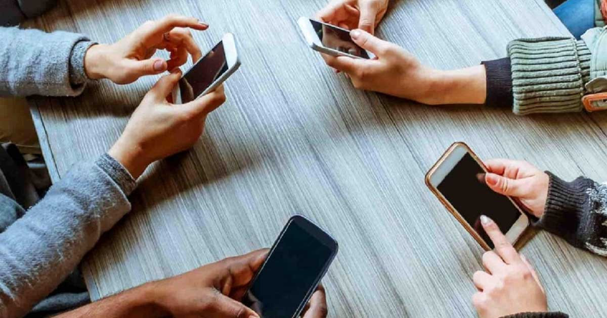 দাম কমছে বৈধ মোবাইল ফোনের