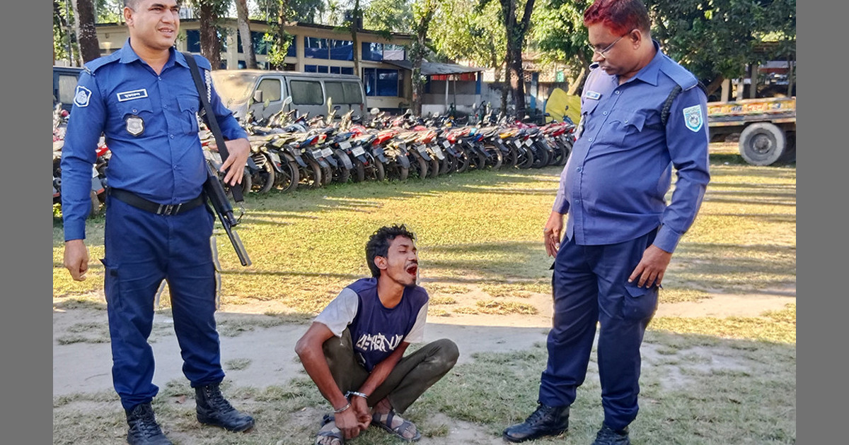 নেশার টাকা না পেয়ে বাড়িতে আগুন দিলো যুবক