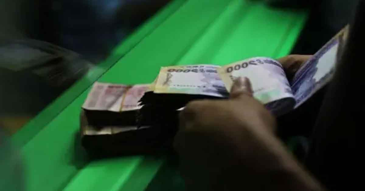 রাজনৈতিক পরিচয়ে অপ্রতিরোধ্য চাঁদাবাজি