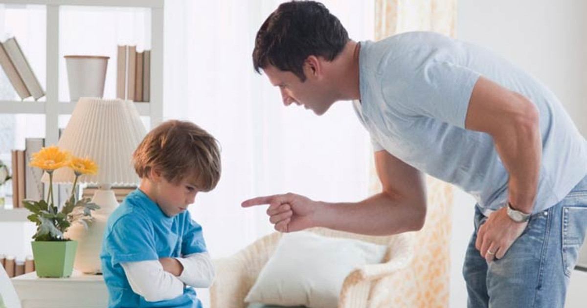 বড়দের যেসব আচরণে ক্ষতি হয় শিশুর