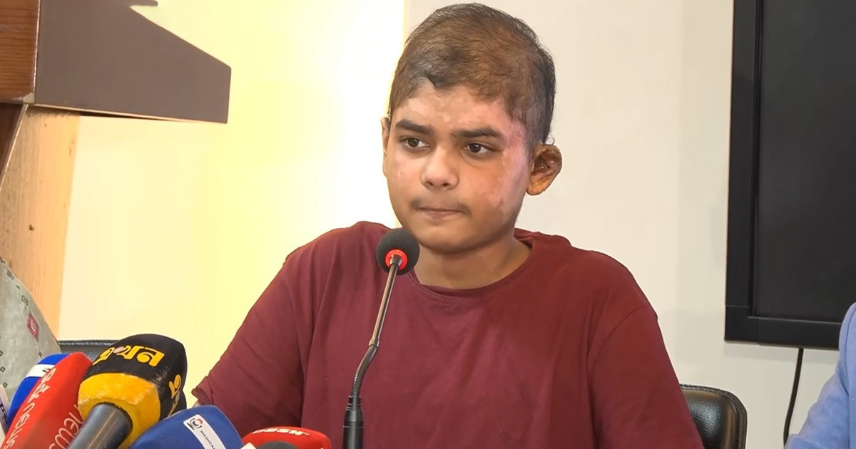 মাইলস্টোন বিমান দুর্ঘটনা: মৃত্যুর কোল থেকে মায়ের কোলে আরিয়ান