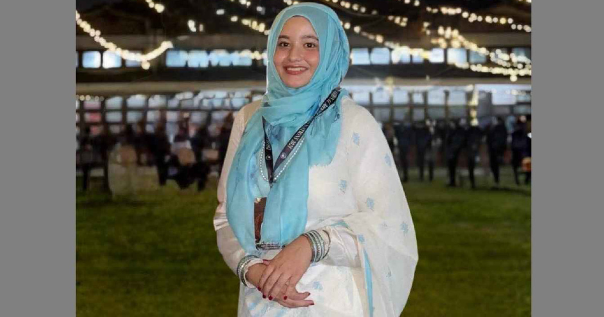 বাসায় ককটেল হামলার ঘটনায় ডাকসু নেত্রীর স্ট্যাটাস