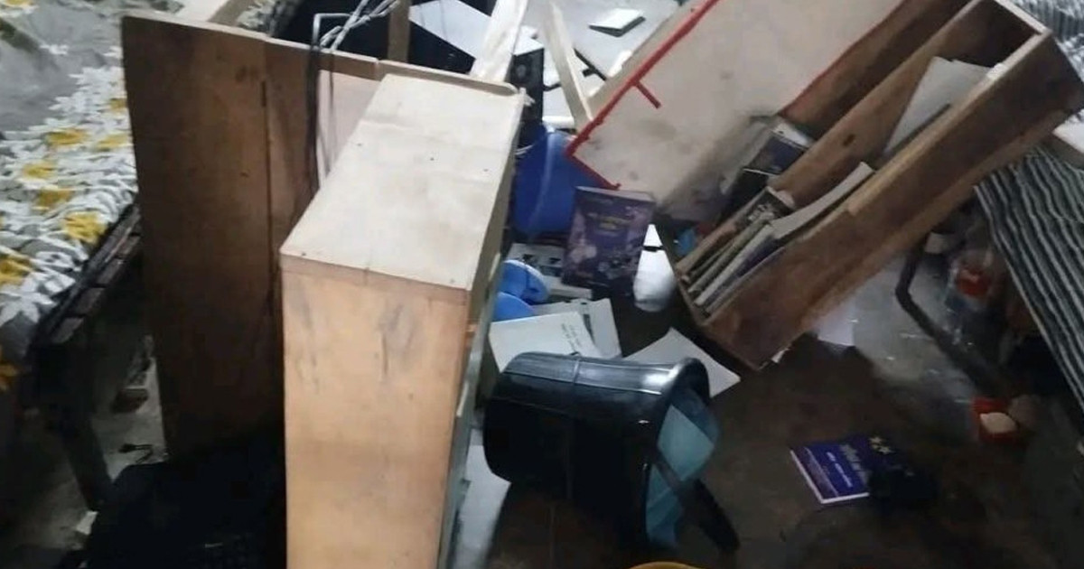 ঢাবির দুই হল থেকে নিচে লাফ দিয়ে ৩ শিক্ষার্থী আহত