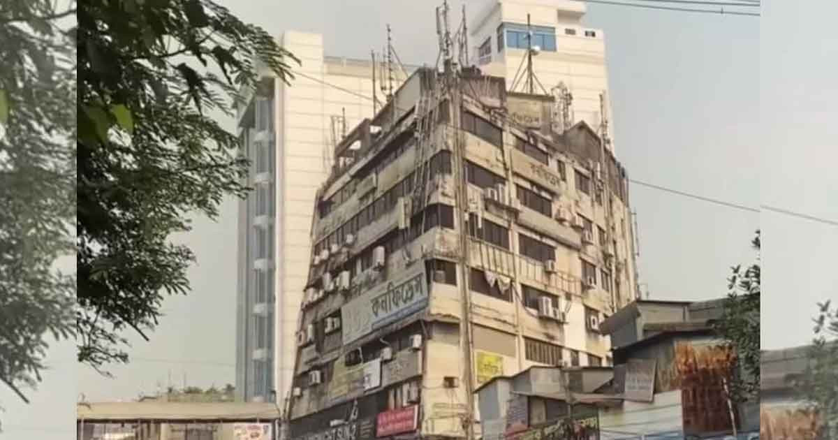 ভূমিকম্পে নিউমার্কেটে হেলে পড়েছে বহুতল ভবন