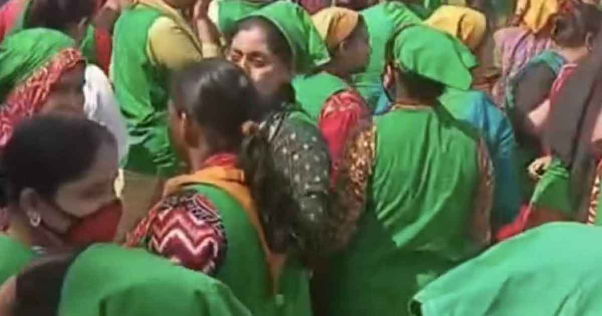 ভূমিকম্পে আতঙ্কে জ্ঞান হারালেন ৮০ নারী শ্রমিক