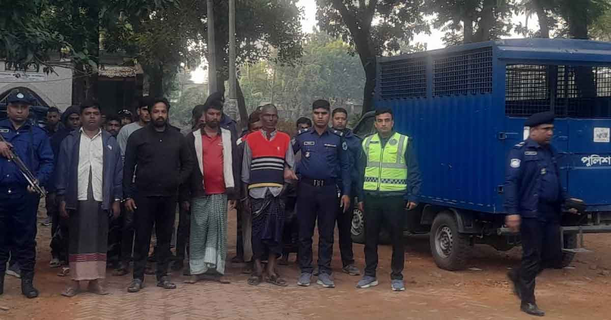 নওগাঁয় পুলিশের ‘অপারেশন ফার্স্ট লাইট’ অভিযানে গ্রেপ্তার ২৩