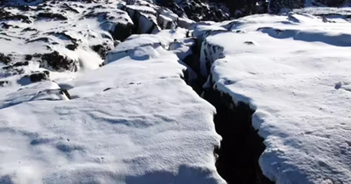 হিমালয়ের নিচে ভারতীয় প্লেট শুধু সরছে না, ভেতর থেকেও ভাঙছে!