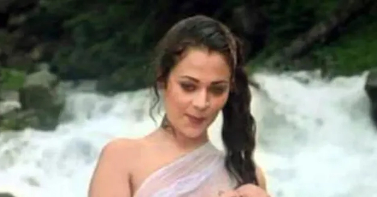 শিশুকে দুধ খাওয়ানো দৃশ্যের বিতর্ক নিয়ে মুখ খুললেন সেই মন্দাকিনী