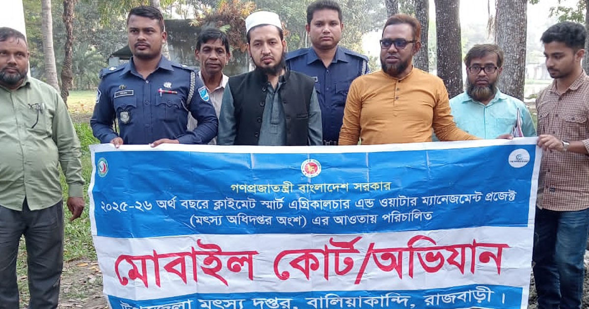 চিংড়ি মাছের পেটে জেলি পুশ, ধরা পড়লেন ব্যবসায়ী