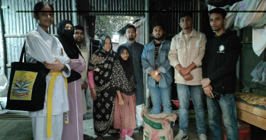 মানিকগঞ্জে অসহায় বৃদ্ধার পাশে দাঁড়ালো বসুন্ধরা শুভসংঘ