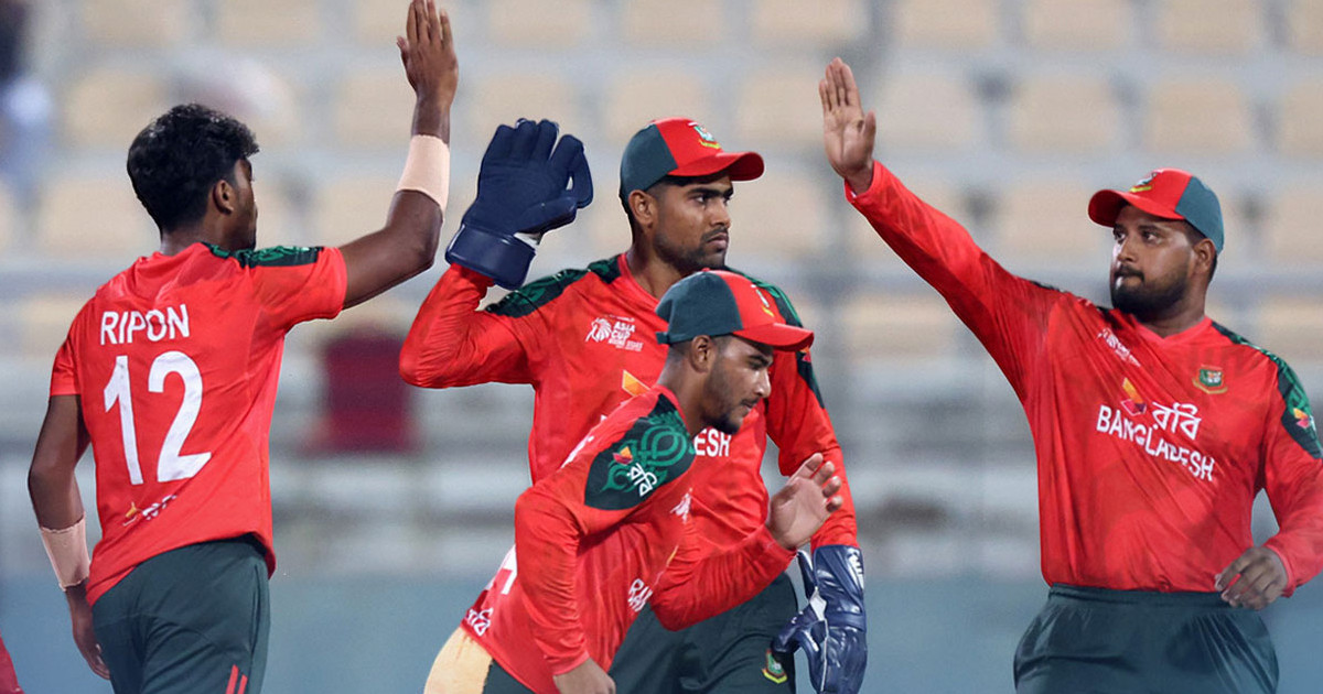 পাকিস্তানের বিপক্ষে ফাইনাল হারের দায় যাদের দিলেন আকবর