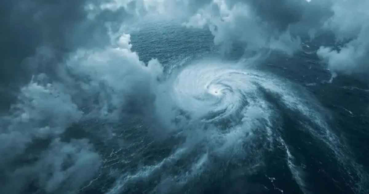 ধেয়ে আসছে প্রবল ঘূর্ণিঝড় ‘সেনিয়ার’, আঘাত হানবে যেখানে