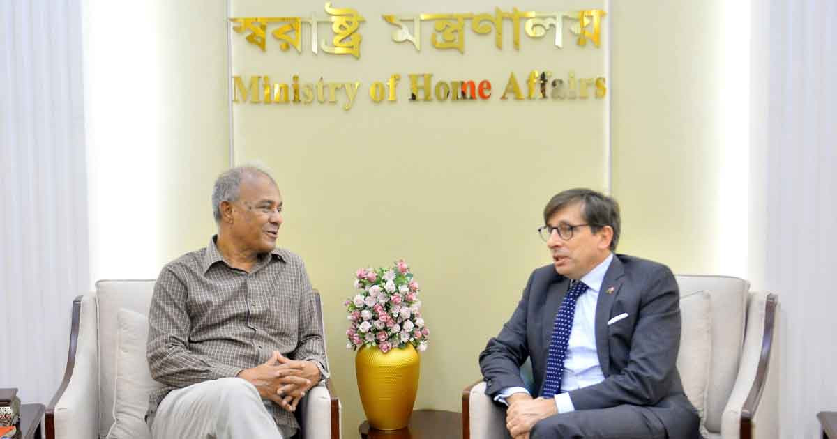 ফায়ার সার্ভিসের সক্ষমতা বাড়াতে ফ্রান্সের সহযোগিতা চাইলেন স্বরাষ্ট্র উপদেষ্টা